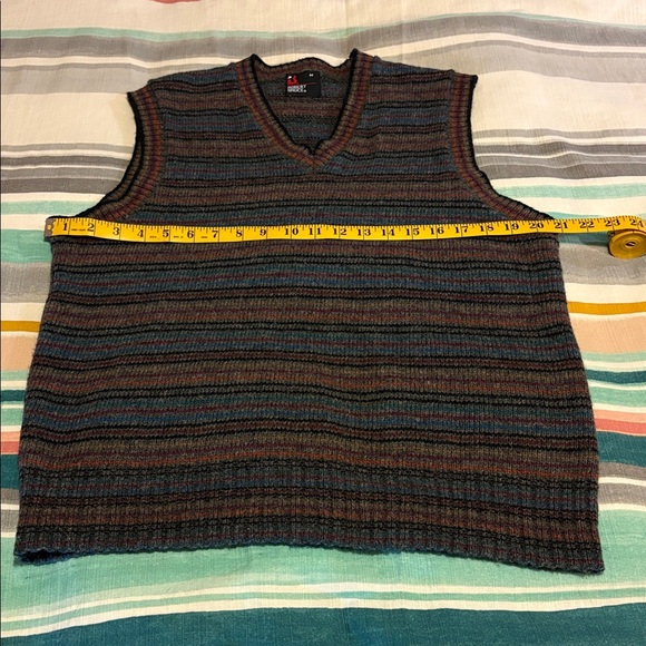 Men's Striped Sweater Vest - Picture 4 of 5
